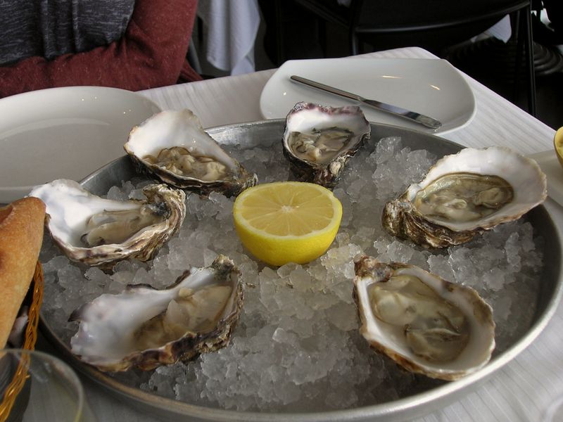 Oysters on crushed ice with half a lemon